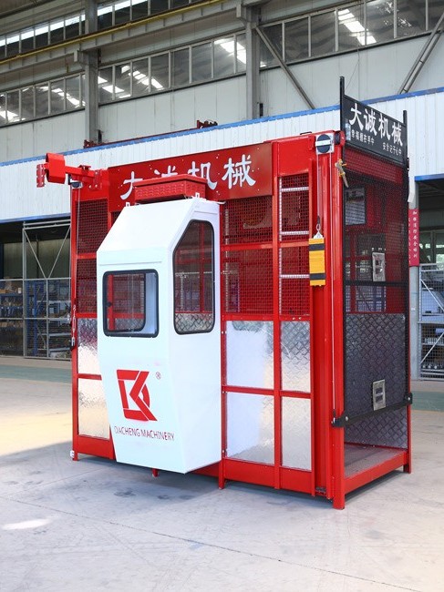 施工電梯安全運行時的注意事項！